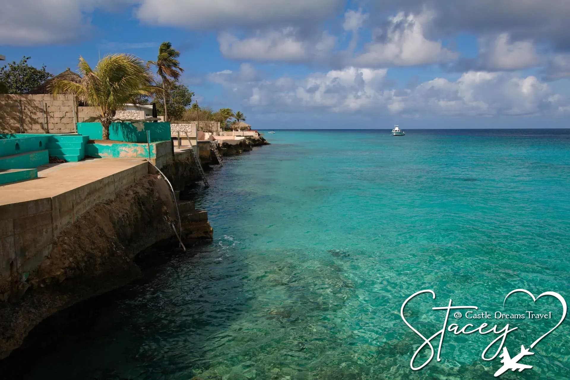 Clear Caribbean water and coral coastline of Bonaire