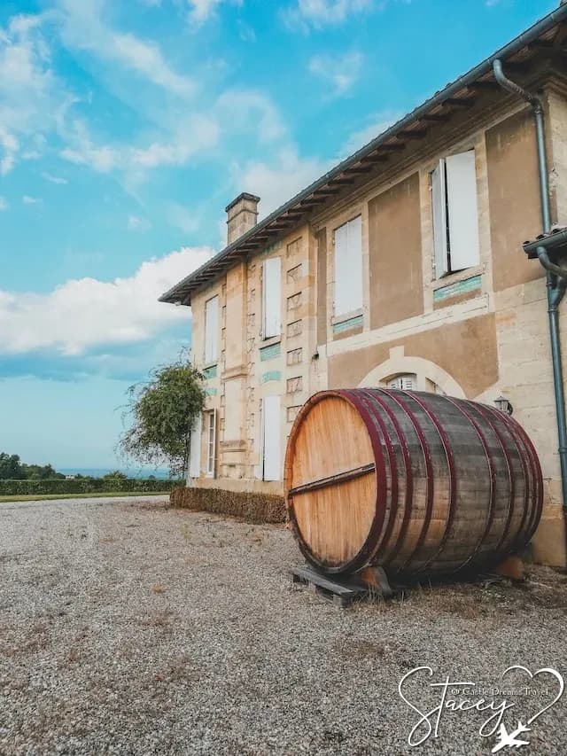 Elegant 18th-century architecture along Bordeaux's waterfront